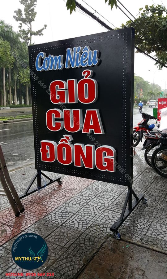 BQC059- Bảng đứng cơm niêu nền đen