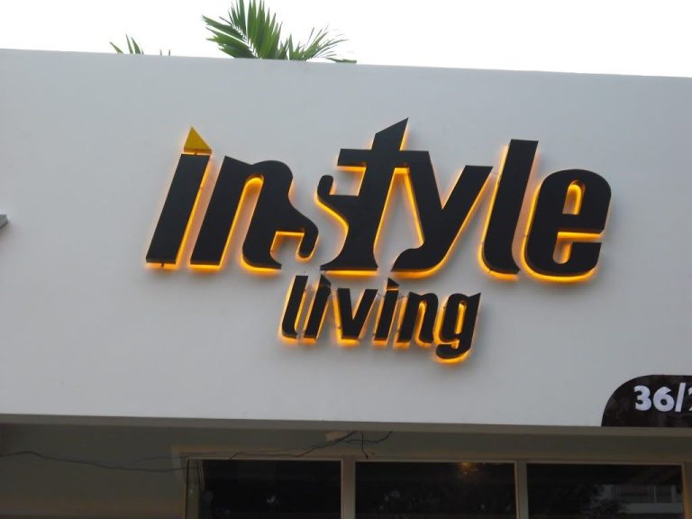BQC062- Biển InStyle Living đen ánh vàng