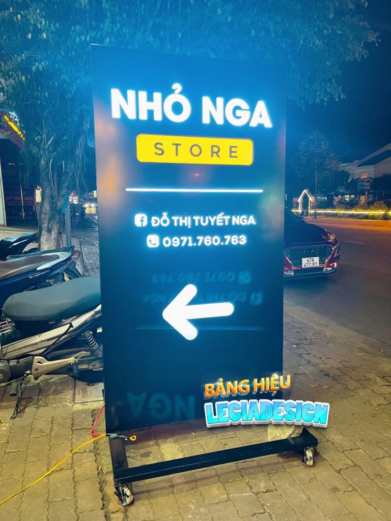 BQC095- Bảng chỉ đường Nhỏ Nga Store màu xanh