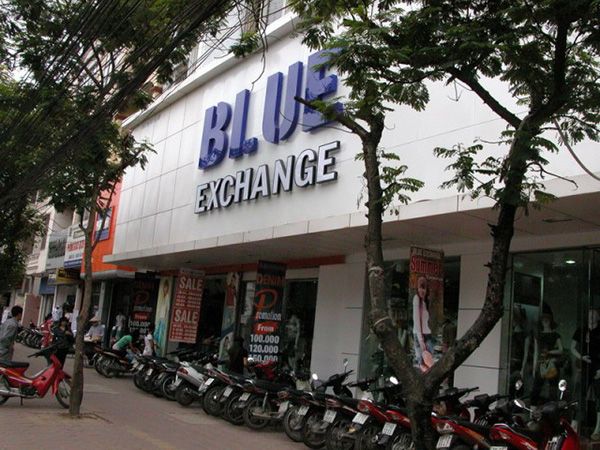 BQC117- Biển Blue Exchange trên mặt tiền