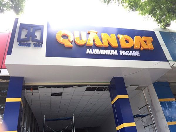 BQC151- Biển hiệu Quân Đạt chữ vàng