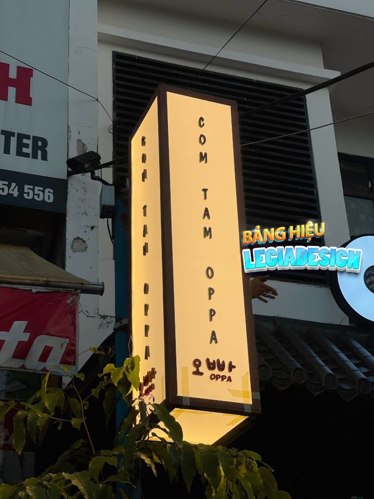 BQC154- Hộp đèn đứng tiệm làm đẹp