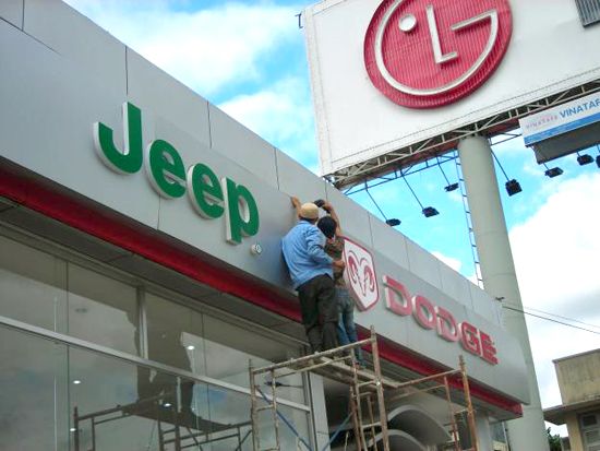 BQC161- Biển hiệu Jeep chữ xanh lá