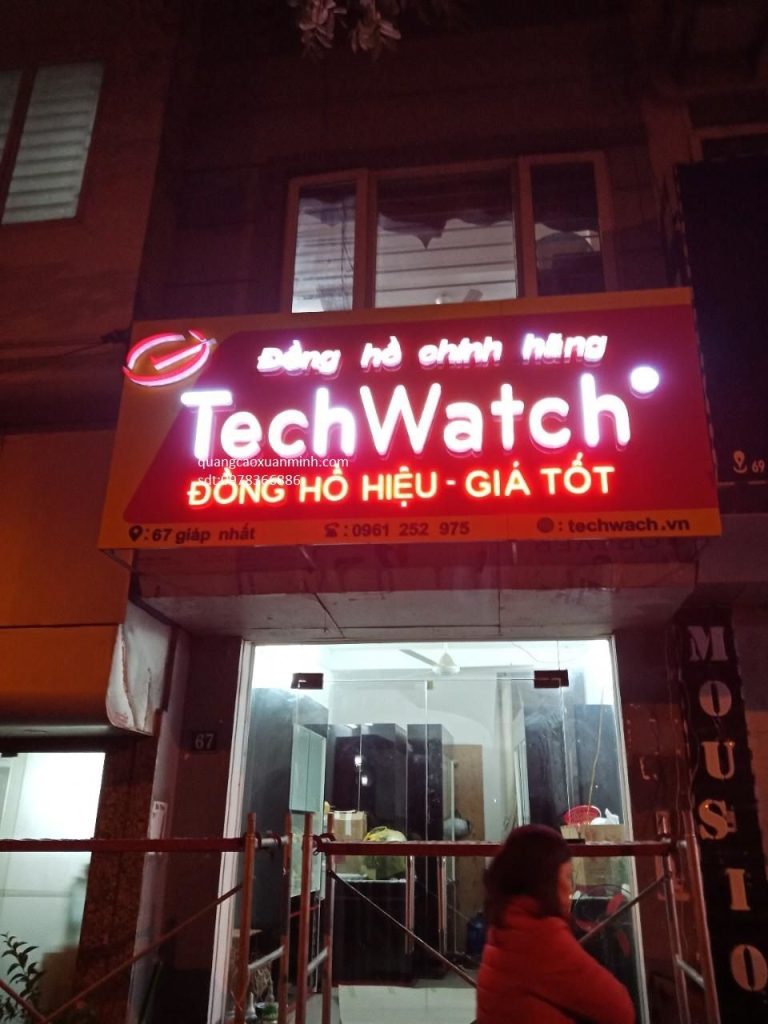 BQC163- Biển hiệu TechWatch màu đỏ