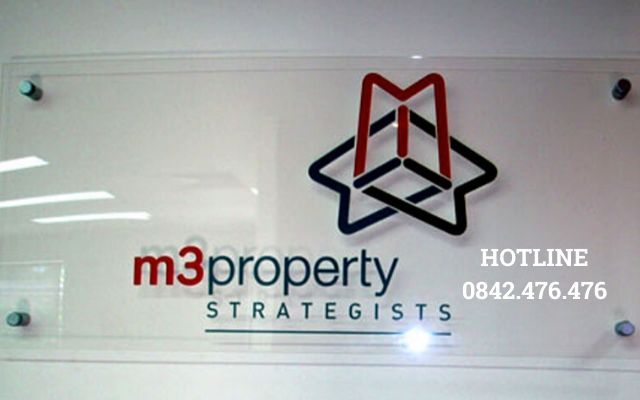 BQC176- Logo M3 Property trên kính