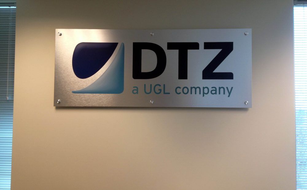 BQC190- Bảng logo công ty DTZ