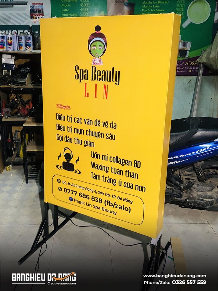 BQC229- Bảng đứng Spa Beauty màu vàng